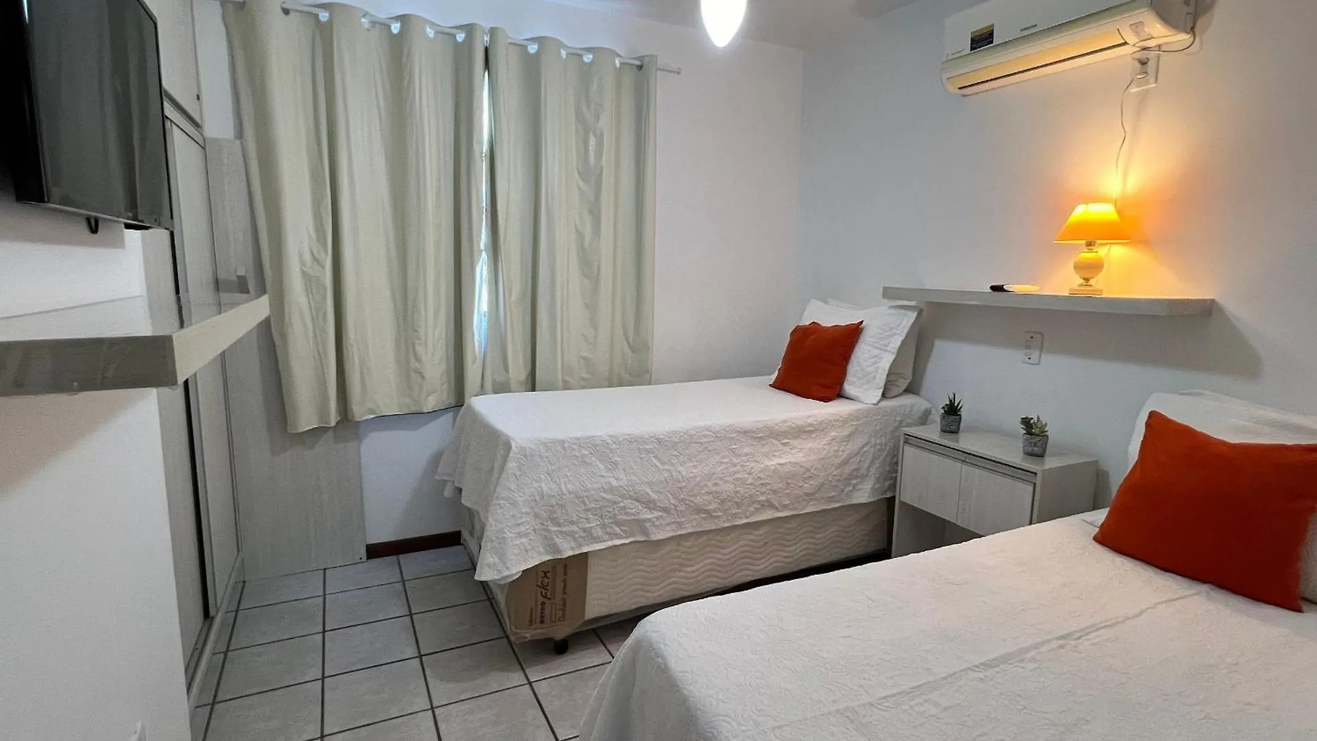 봄비나스 Residencial Ilha De Majorca 아파트 0*,  브라질